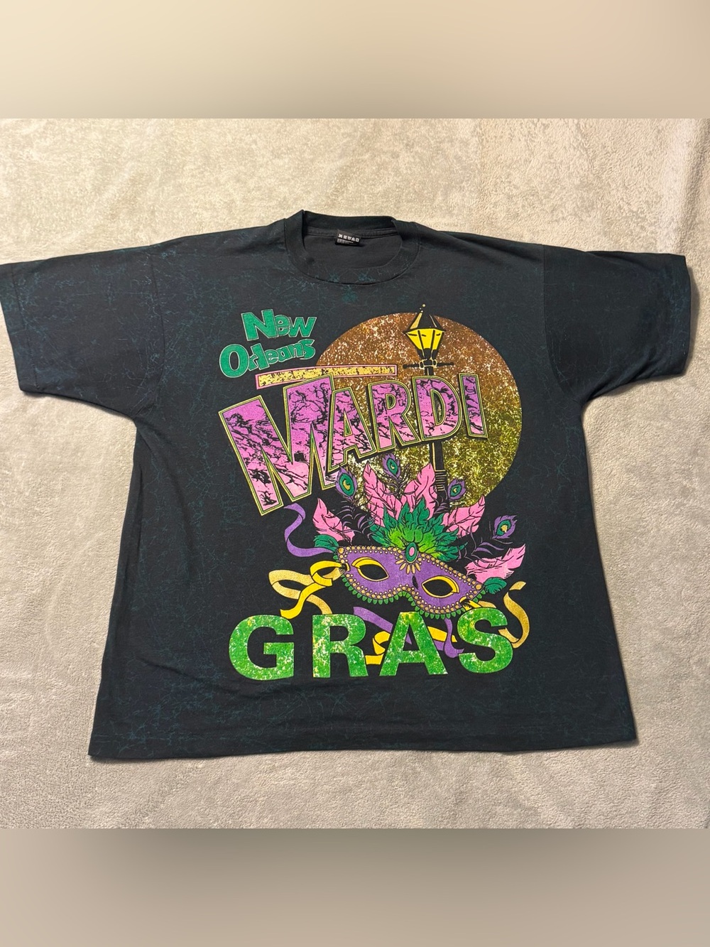 Vintage 90’s Mardi Gras New Orleans T-shirt Size XL Single Stitch Made In USA.